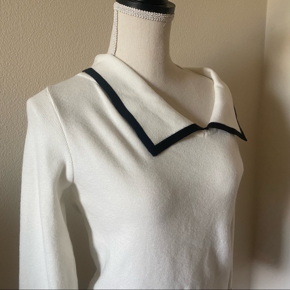 Asymmetrical back and white sweater - Picture 4 of 5